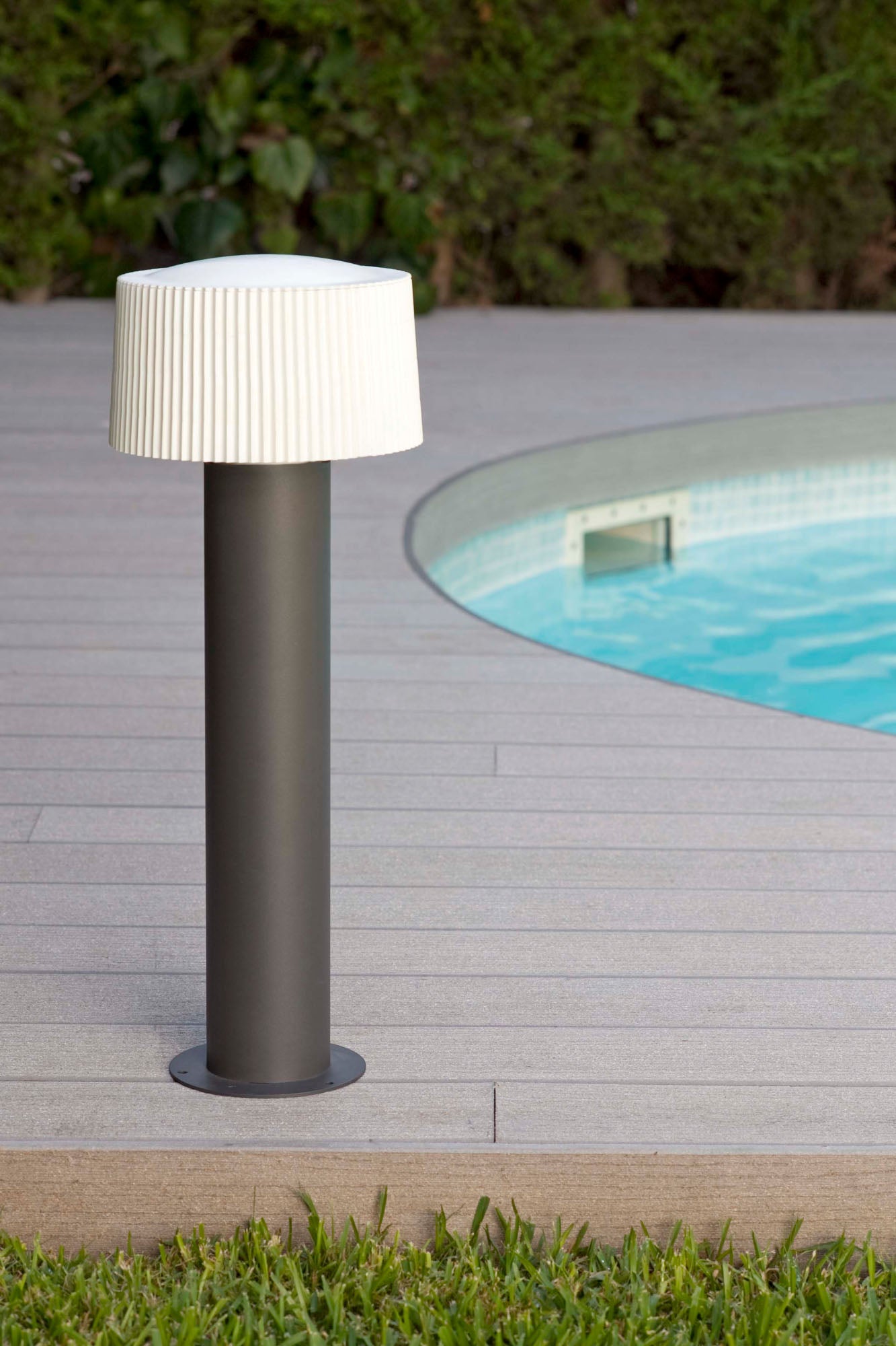 MUFFIN 559 Dark grey post lamp