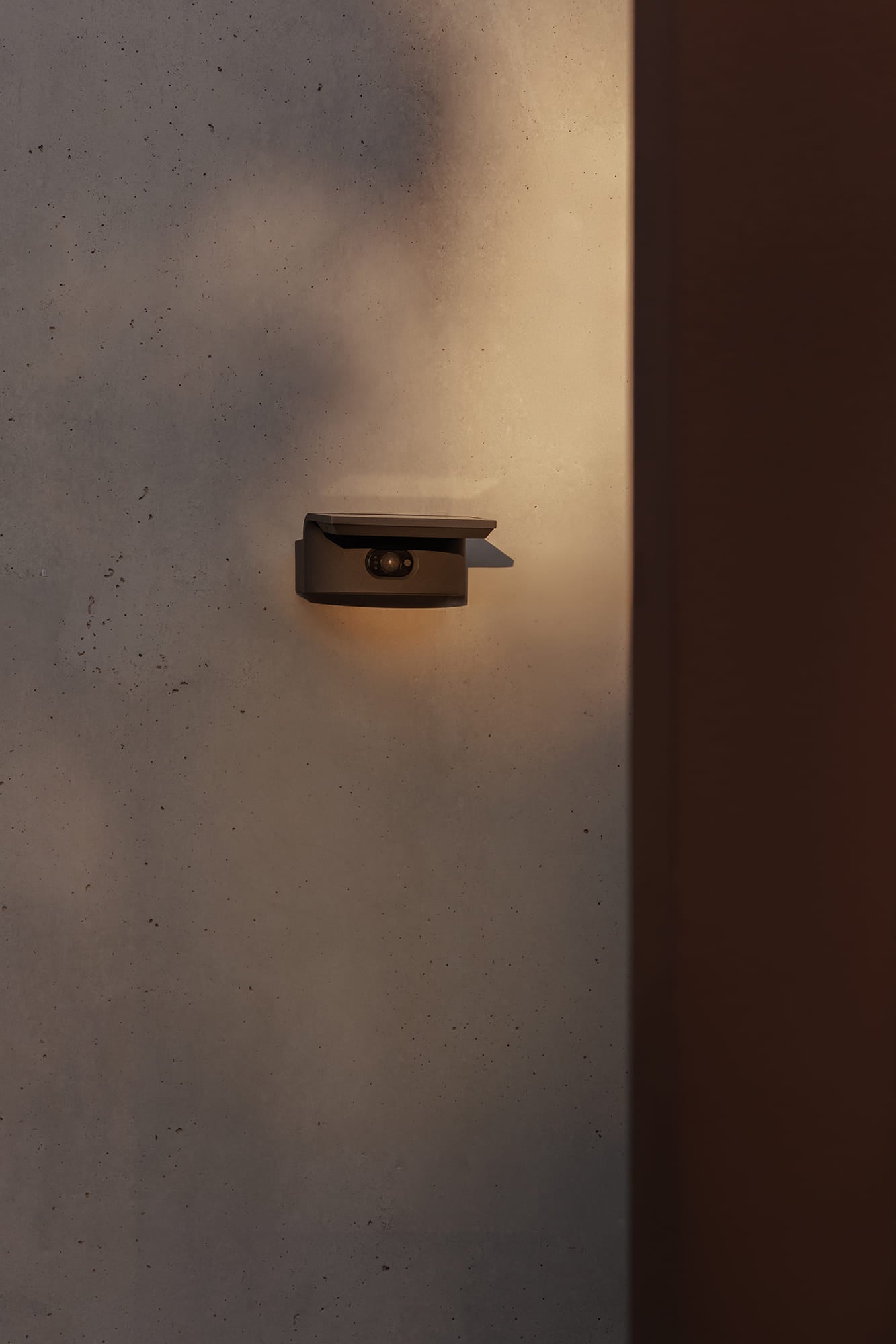 LUMA Dark grey wall lamp