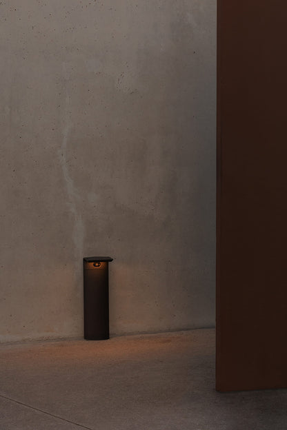 LUMA M Dark grey bollard