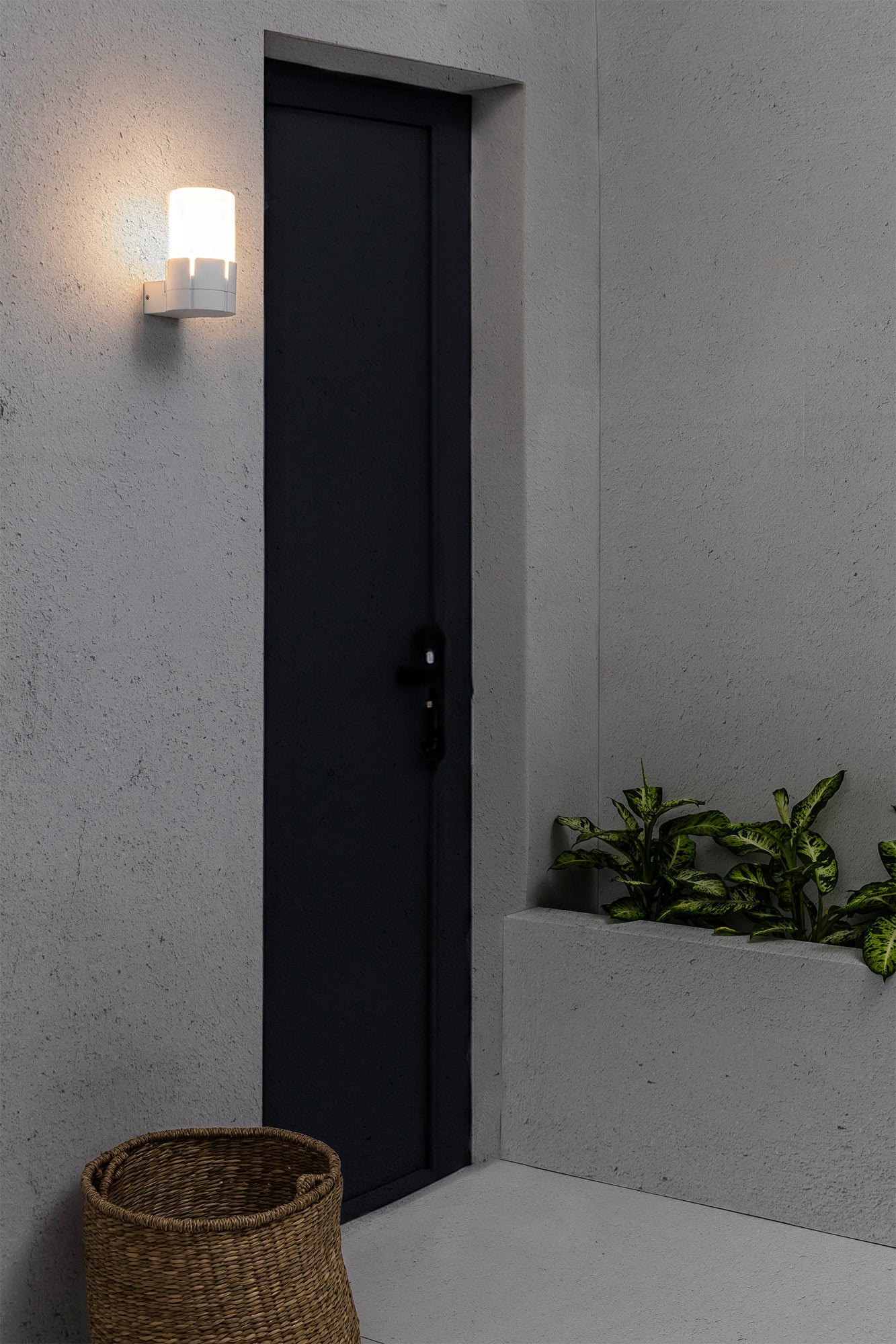 TRAM White wall lamp