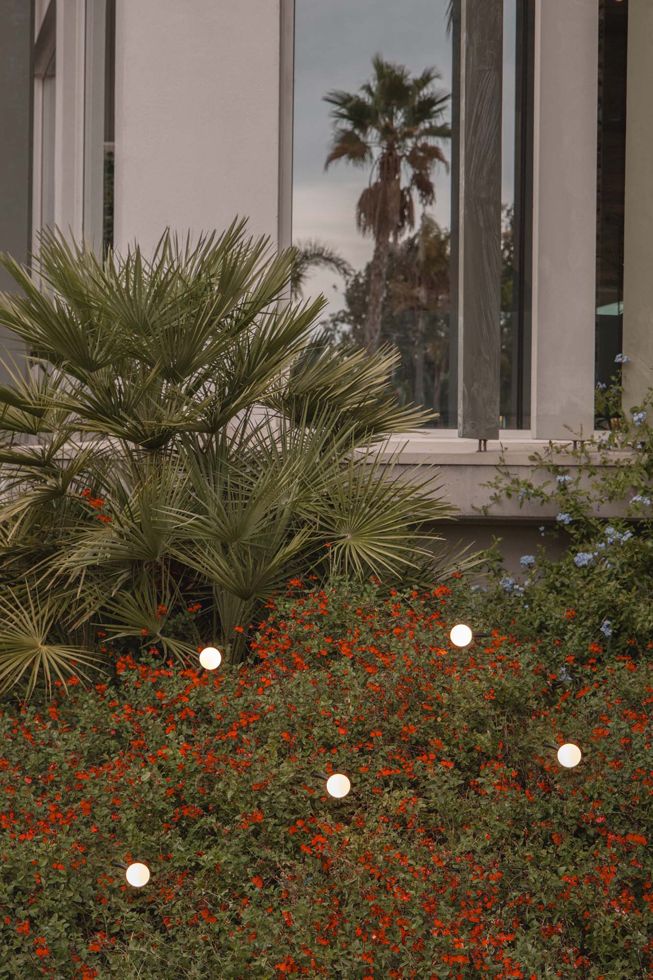 CUCA 500 Black spike lamp