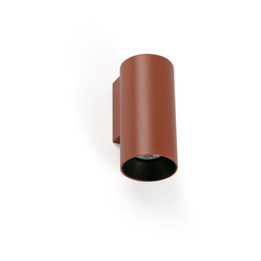 STAN is an adaptable and minimalist family of luminaires. 