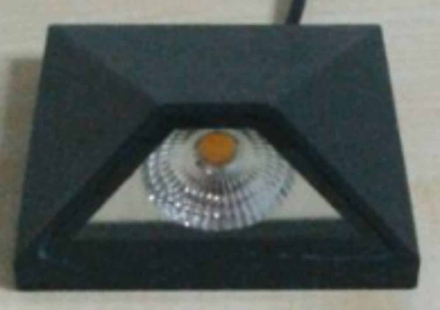 Seinavalgusti O577WL-L5B